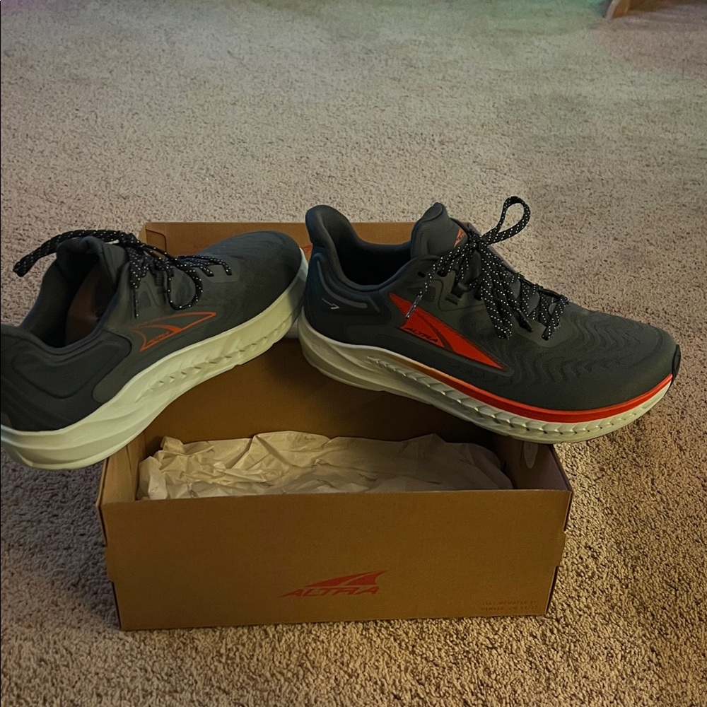 Altra M Torin 7 Men's Charcoal and Crimson Running Shoes